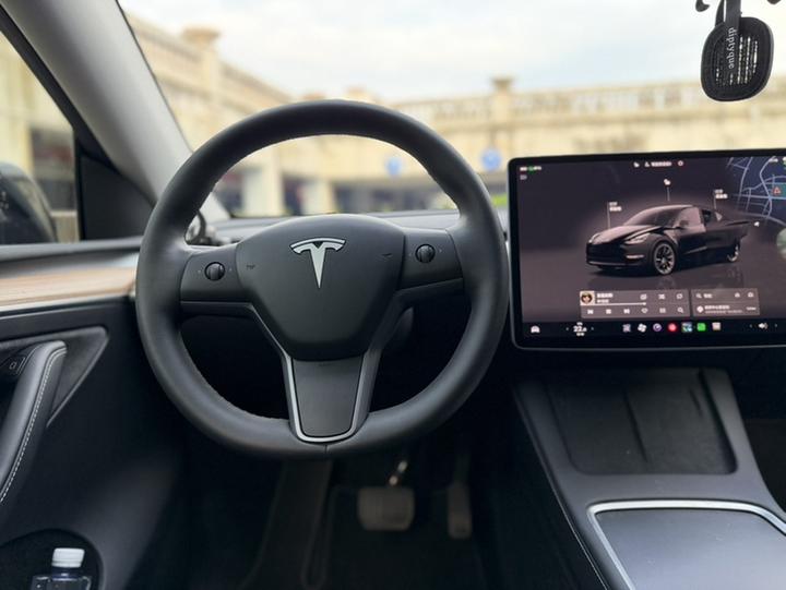 Model Y 2022 Facelift Long Range AWD photo 2