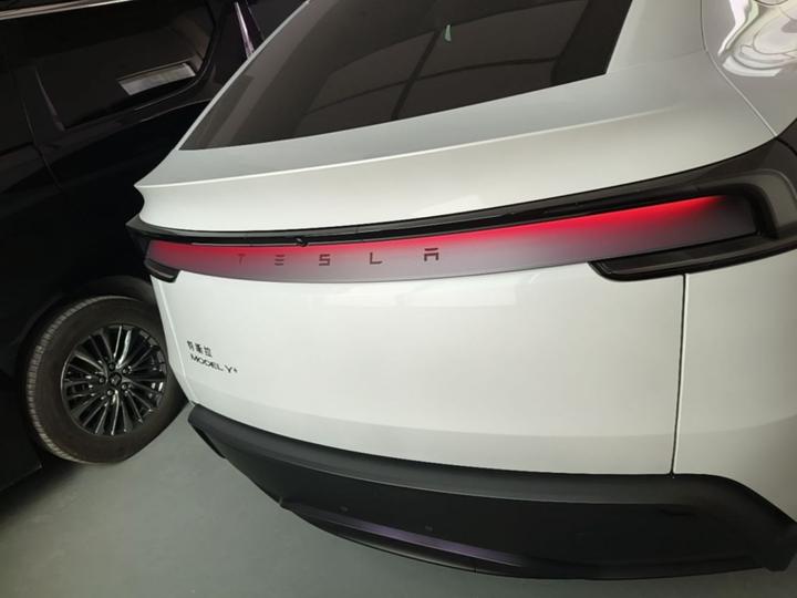 Model Y 2026 Facelift Long Range RWD photo 5