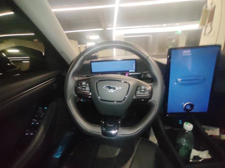2021 RWD Standard Range photo 3