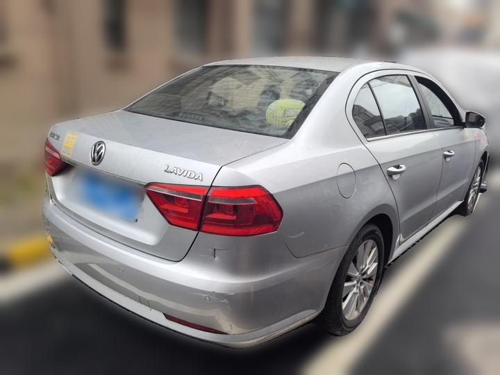 Lavida 2013 Facelift Classic 1.6L MT Comfort photo 6