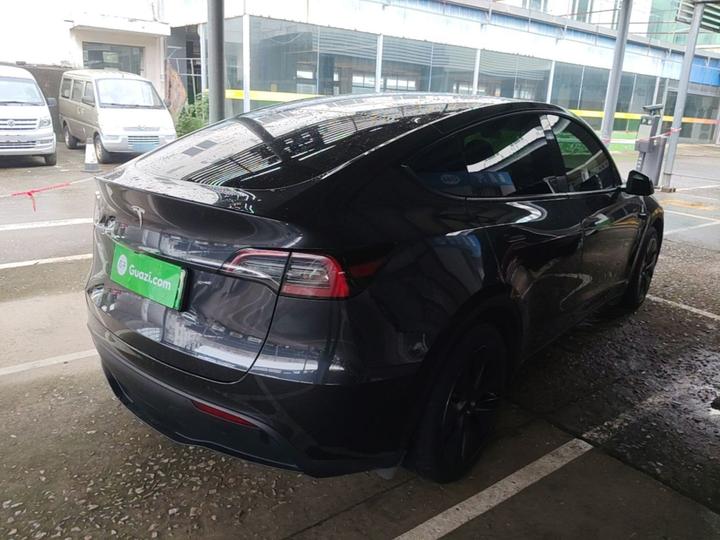 Model Y 2024 RWD photo 6
