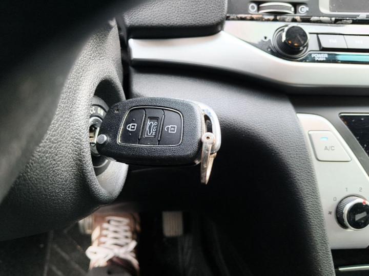 Elantra 2016 1.6L AT Smart Elite photo 8