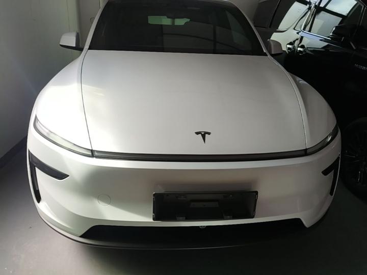 Model Y 2026 Facelift Long Range RWD photo 2
