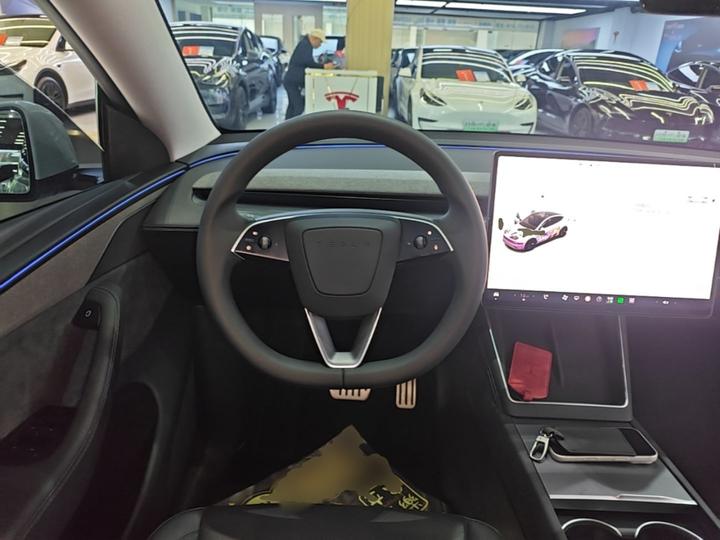 Model Y 2025 Long Range AWD Launch Edition photo 6