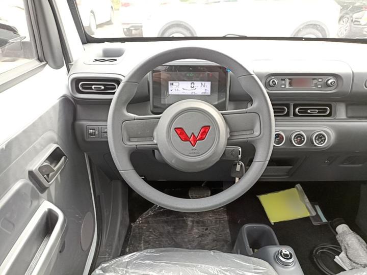 Wuling Zhiguang EV 2025 201km Standard photo 6