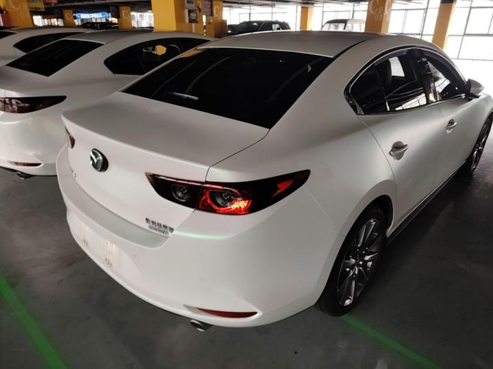 3 Axela 2023 2.0L AT photo 4