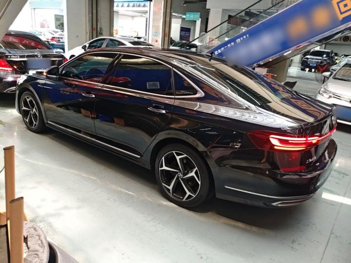 Passat 2023 Facelift 330TSI Luxury photo 4