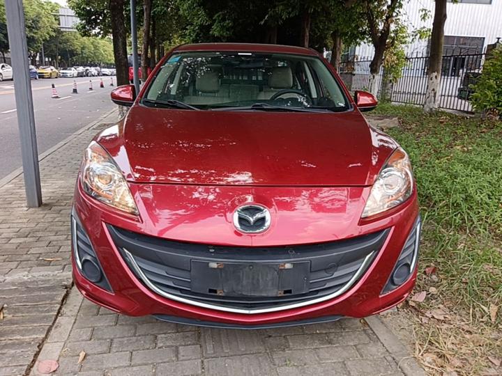 3 2015 Sedan 1.6L AT Comfort photo 2