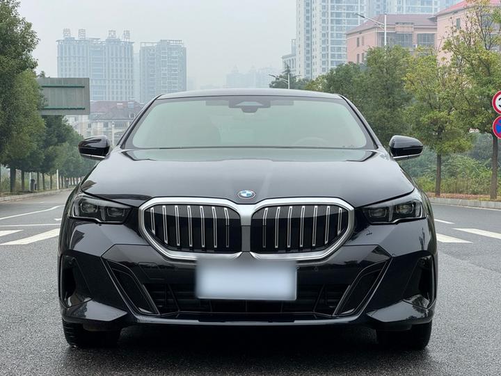 5 Series 2026 525Li M Sport Package photo 7