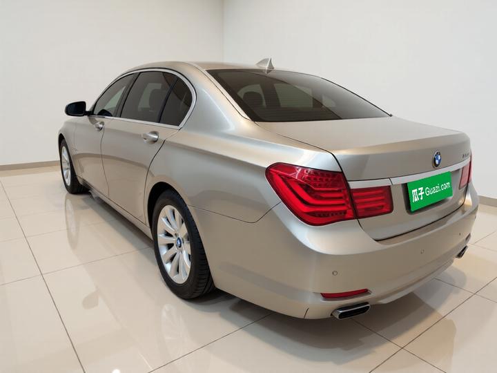 7 Series 2009 740Li Leading photo 4