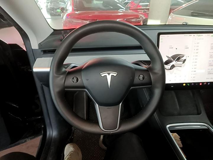 Model Y 2024 RWD photo 6