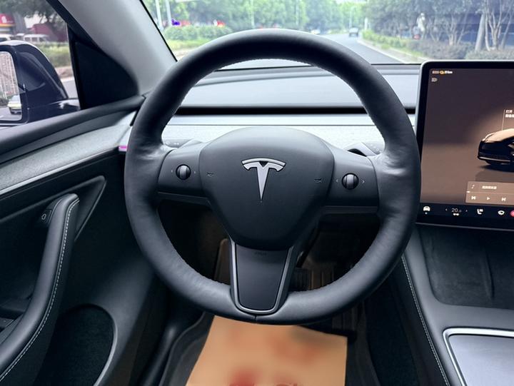 Model Y 2023 RWD photo 2