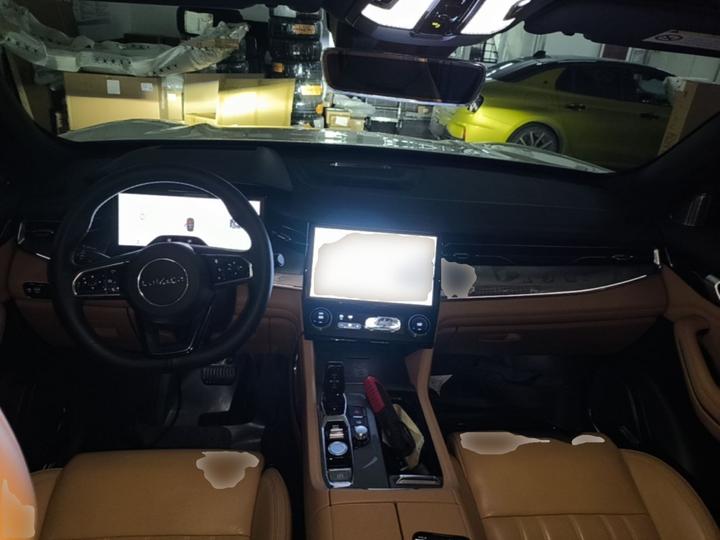 09 EM-P 2023 2.0TD EM-P Voyager PM 7-Seater photo 4