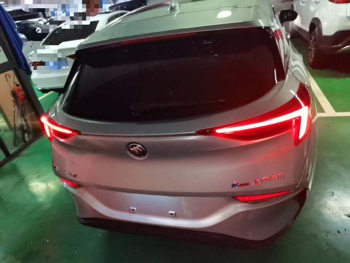 6 2022 PHEV photo 5