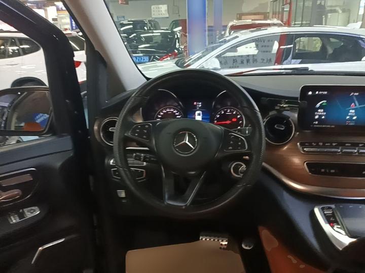 V-Class 2022 V 260 L Long Wheelbase Premium photo 6