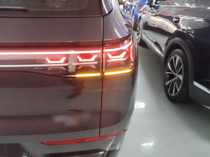 2024 380TSI AWD R-Line photo 7