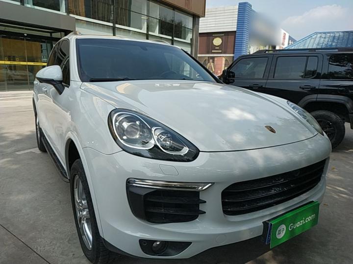 2016 Cayenne Platinum Edition 3.0T photo 3