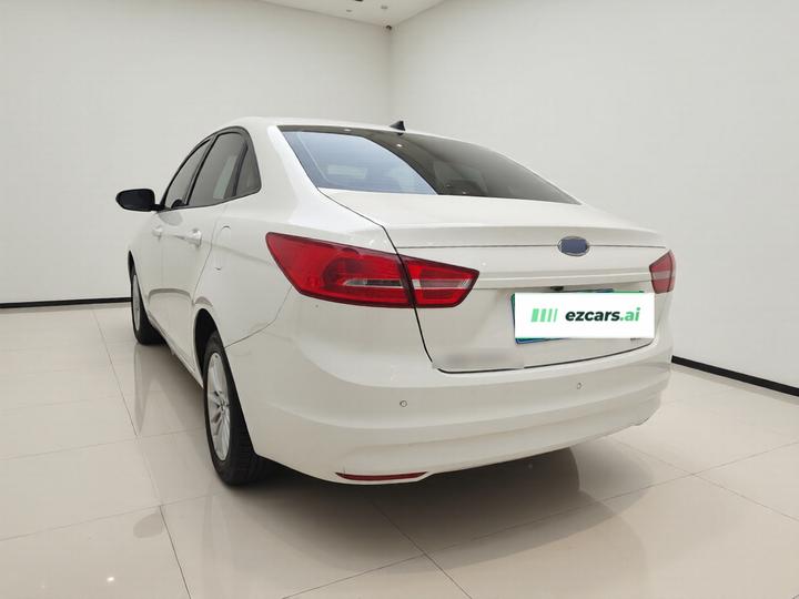 Escort 2015 1.5L AT Comfort photo 4