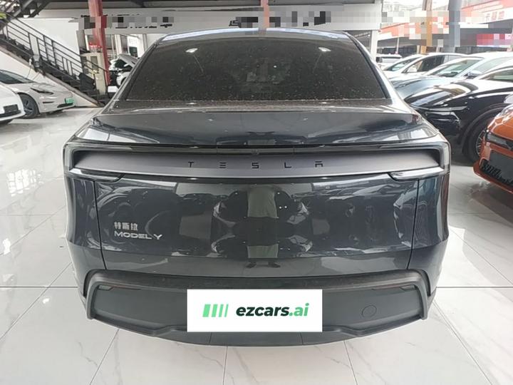 Model Y 2025 RWD photo 3