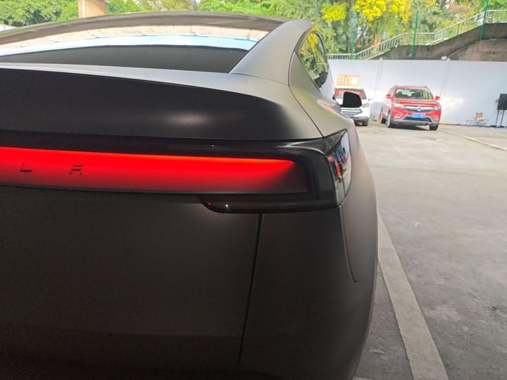 Model Y 2025 RWD photo 7