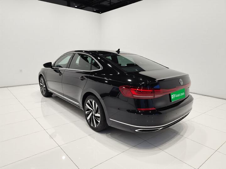 Passat 2023 Facelift 330TSI Luxury photo 4