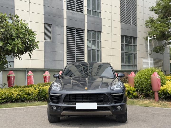 2017 Macan 2.0T photo 2