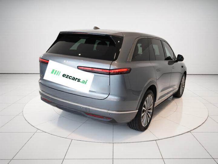 L90 2025 Ultra 6-Seater 60 photo 4