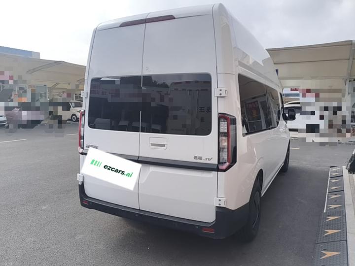 VAN 2025 Medium Wheelbase High Roof 68kWh photo 4
