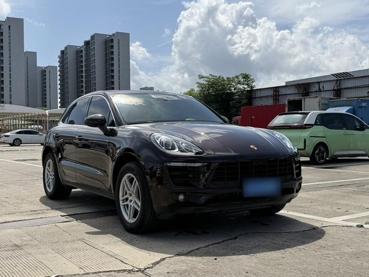 2017 Macan 2.0T photo 3