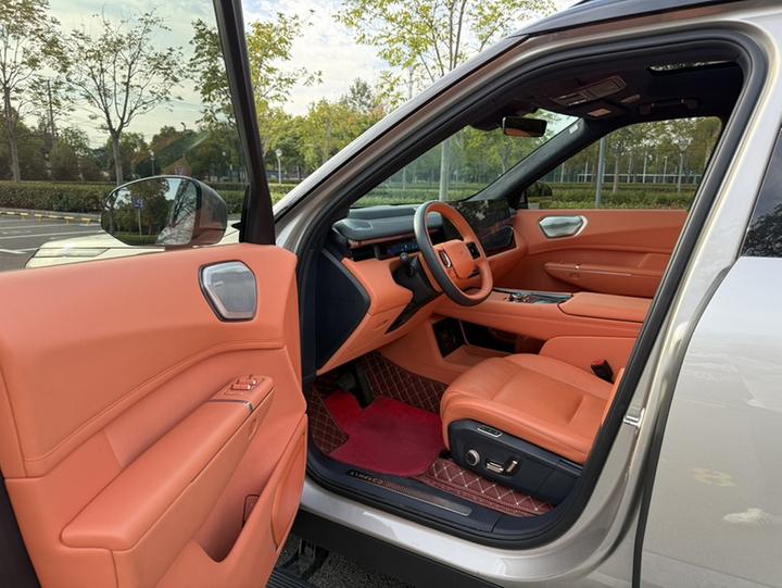 900 2025 1.5T Ultra 6-Seater photo 6