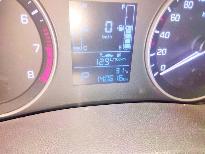 ix25 2015 1.6L AT RWD Premium DLX photo 2