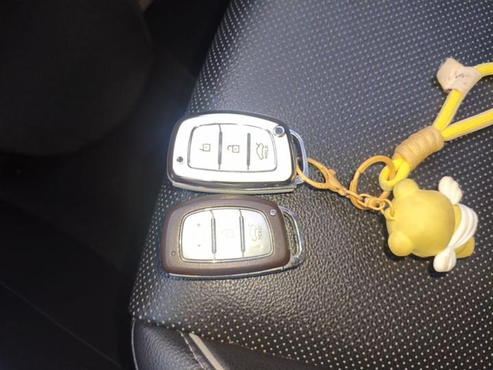 ix25 2015 1.6L AT RWD Smart GLS photo 8