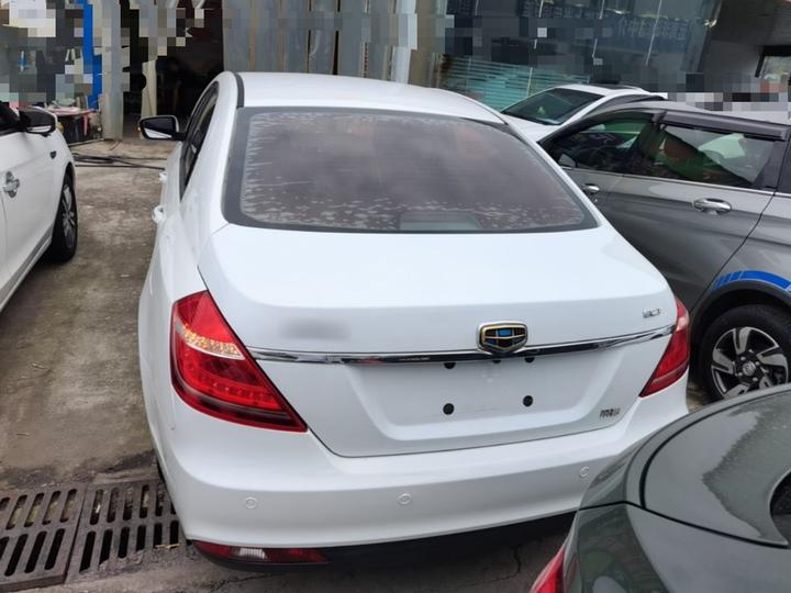 Emgrand 2015 Sedan 1.5L CVT photo 3