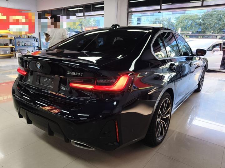 3 Series 2025 325i M Sport Package photo 6