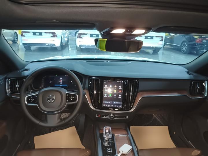 S60 2026 B4 Luxury photo 4