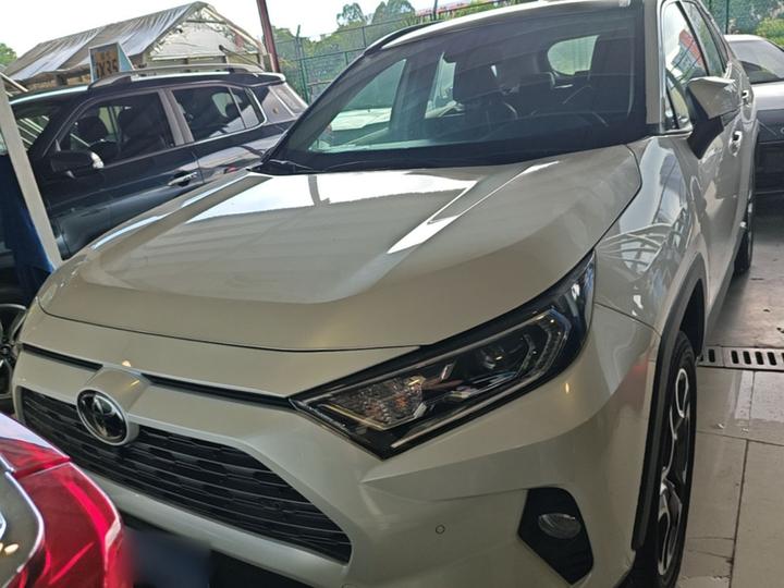 RAV4 2021 2.0L CVT AWD Premium photo 2