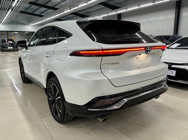 2023 2.0L CVT RWD Premium photo 4