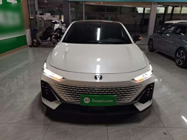 UNI-V 2022 1.5T Premium photo 2