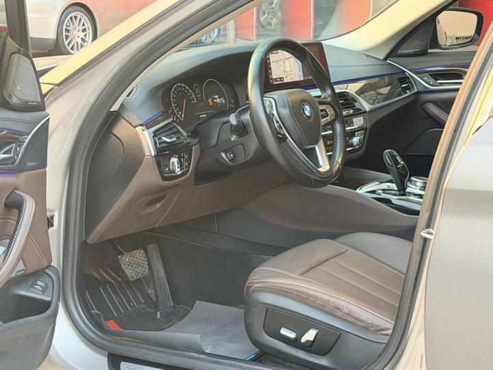 5 Series 2019 Facelift 525Li Luxury photo 6