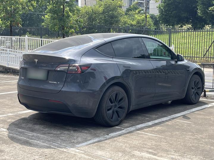 Model Y 2024 RWD photo 4
