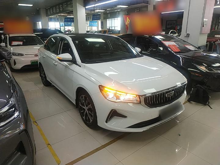 Emgrand 2022 4 1.5L CVT Premium photo 3