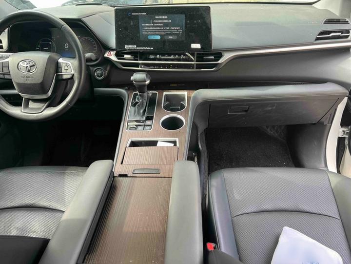 Granvia 2024 2.5L Hybrid Premium PLUS photo 5