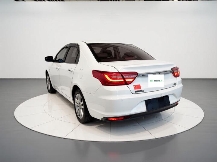 Vision 2018 1.5L AT photo 4