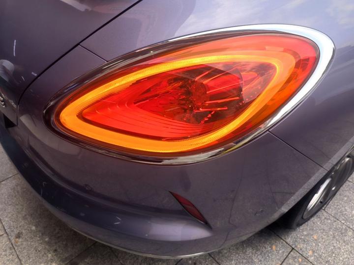 2022 555km Premium photo 7