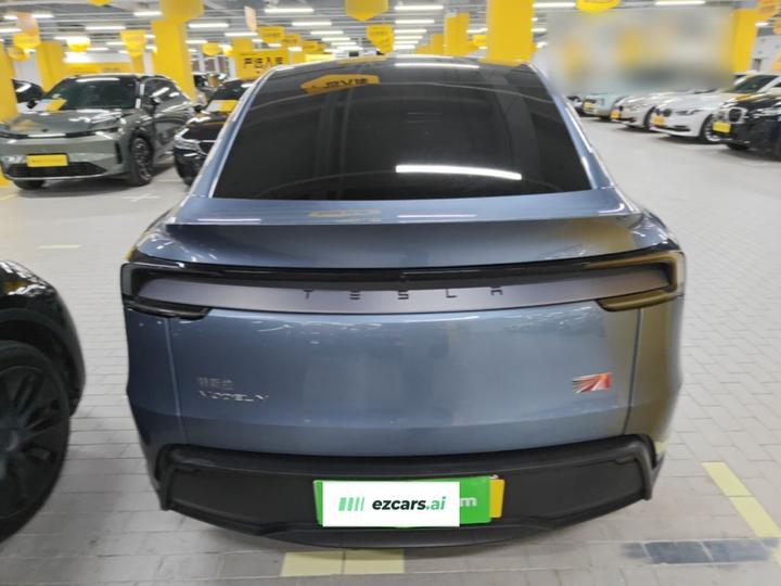 Model Y 2025 RWD Launch Edition photo 5