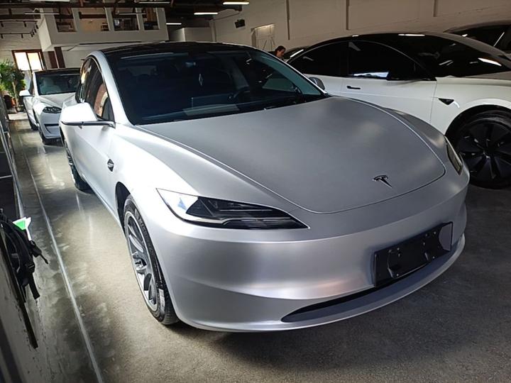 Model 3 2023 RWD photo 3