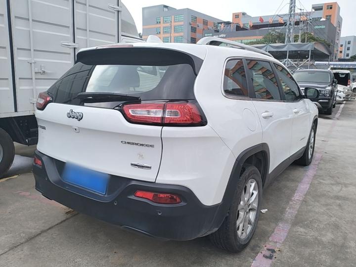 Cherokee 2016 2.0L photo 4