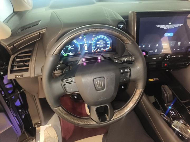 2024 Crown Hybrid 2.5L Supreme photo 6