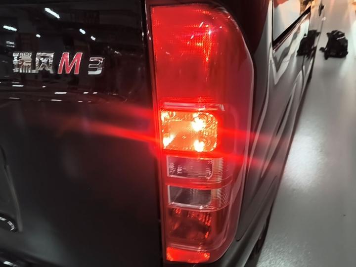 Refine M3 2023 1.8L 5-Seater Classic photo 7