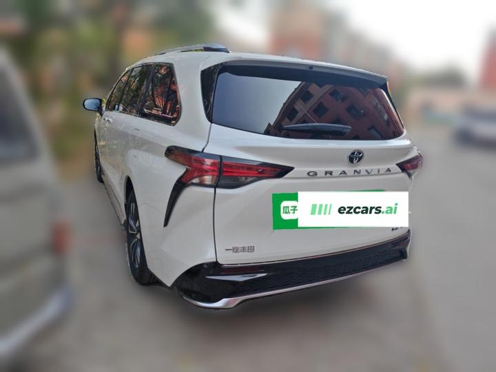 Granvia 2024 2.5L Hybrid Premium PLUS AWD photo 4
